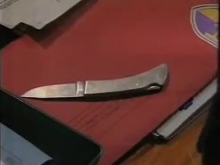 gh2119 knife on table